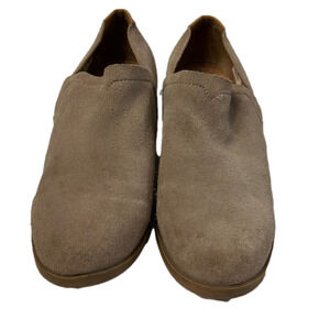 TOMS - Women’s Size 7.5 Desert Suede Beige Loafers